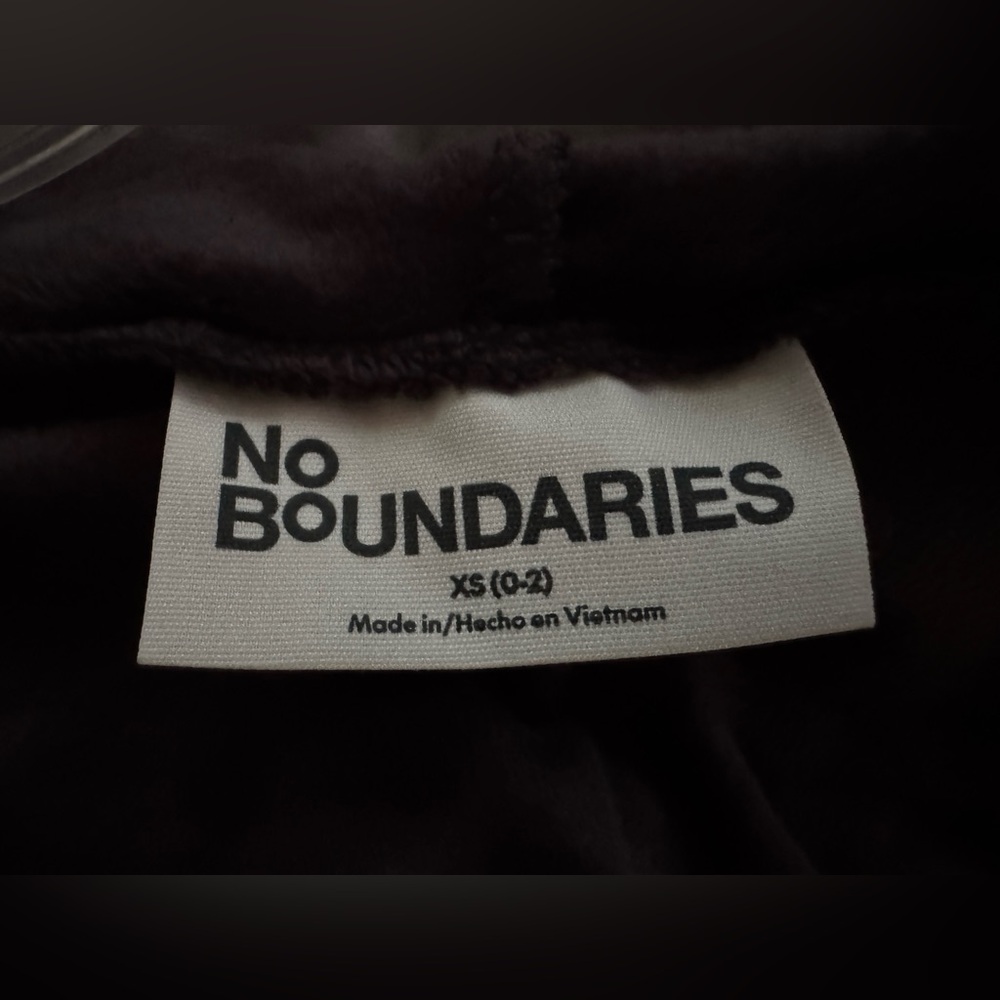 NWT No Boundaries Woman’s Soft Black Cropped Long Sleeve‎ Zip Up Jacket Size XS - Picture 3 of 8